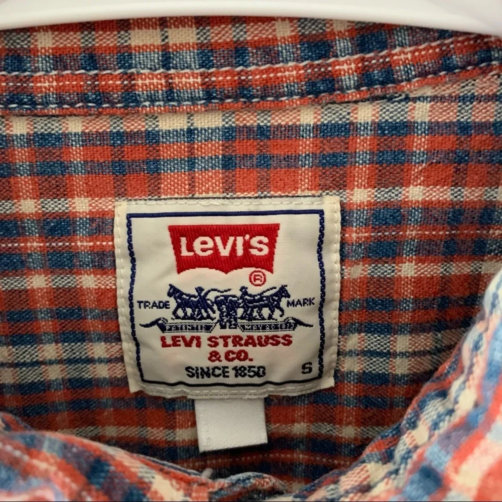 Levi’s men’s plaid casual button down shirt
